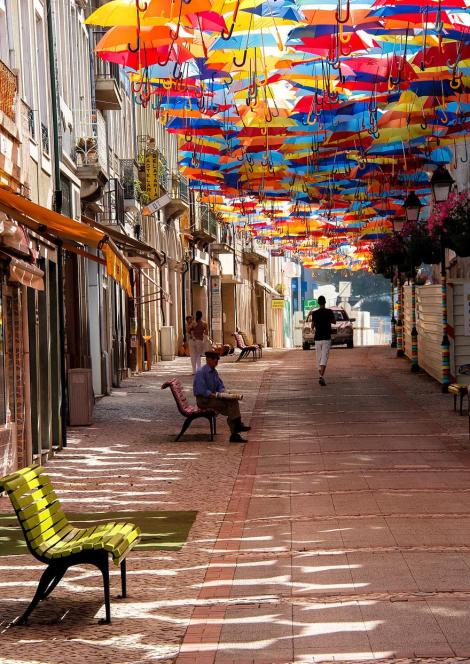 floating-umbrellas-agueda-portugal-2013-7